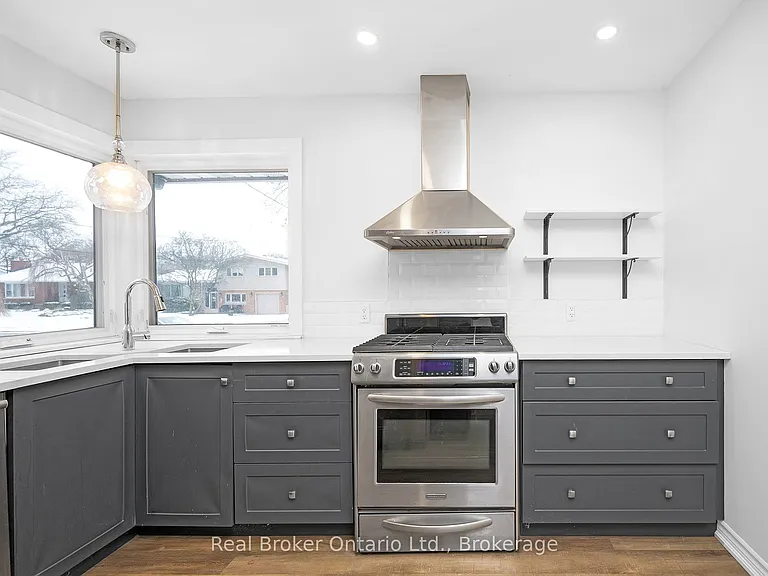 39 Westminster Ave #UPPER — Photo 7