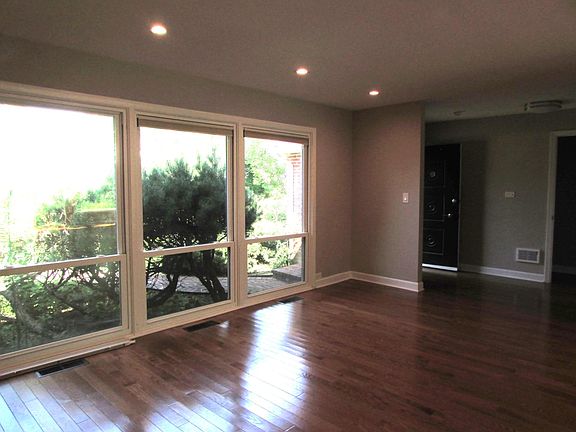 3rd image of 1335 Carlisle Pl