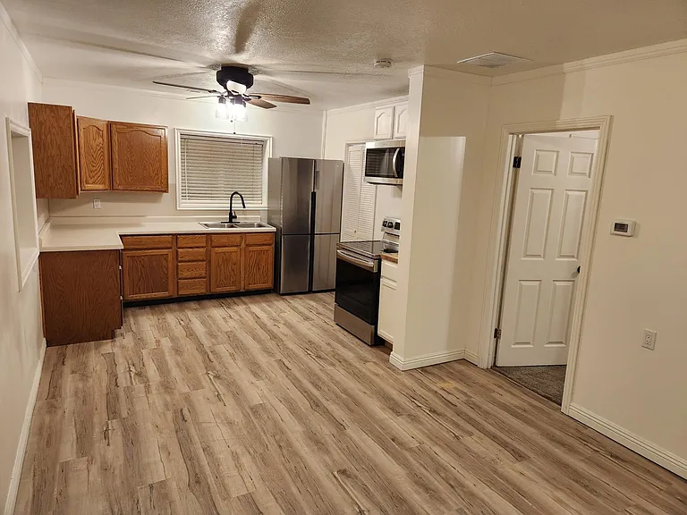 960 S Main St #2 — Photo 2