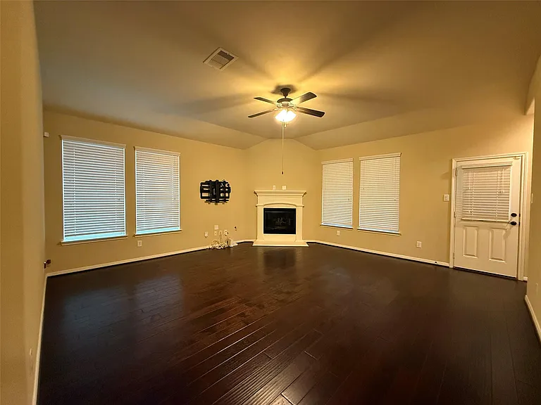 24311 Piazza Dr — Photo 12