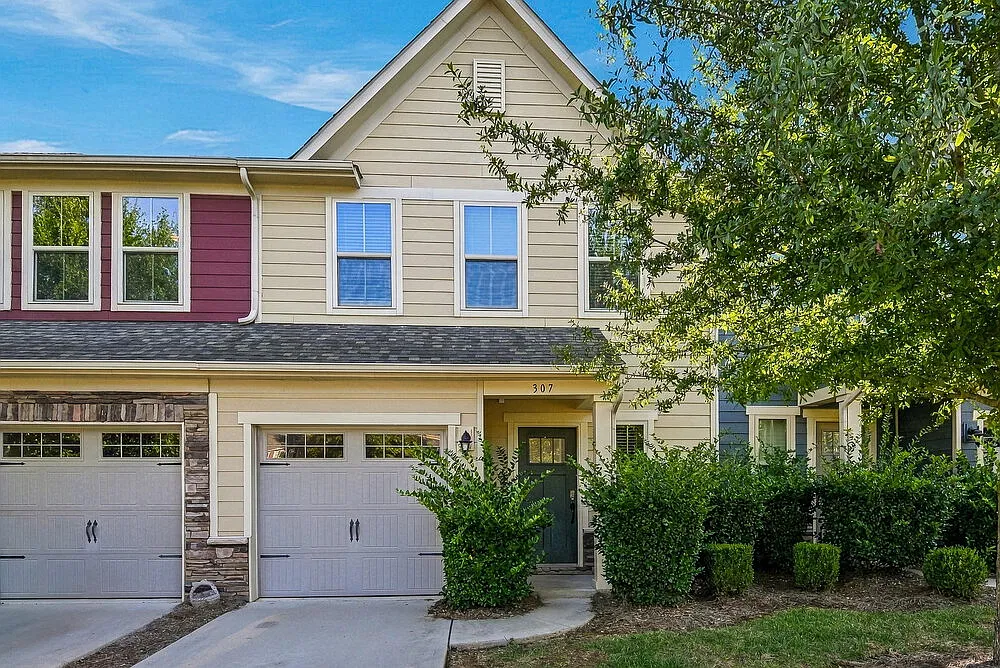 3 bed, 2.5 bath, 1760 sqft, $2,225 — Photo 1