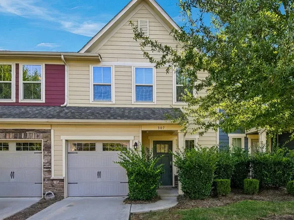 307 Pond Place Ln, Matthews, NC 28104