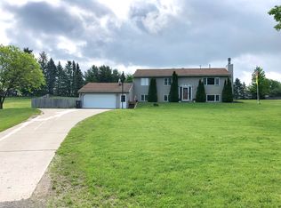 9451 Chambers Rd, Pinckney, MI 48169