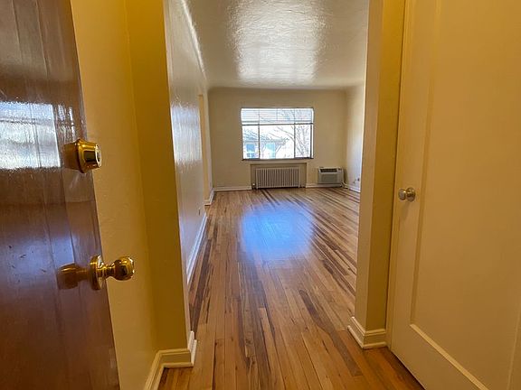 3rd image of 940 E 8th Ave APT 10