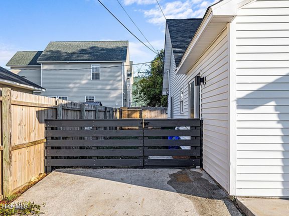 4th image of 411 Swann Street
