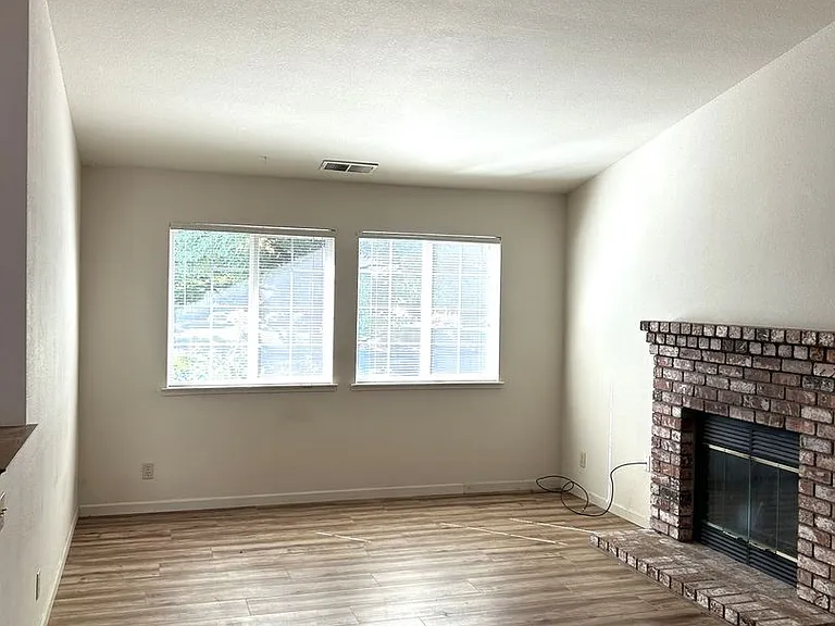 306 Autumn Gold Dr — Photo 5