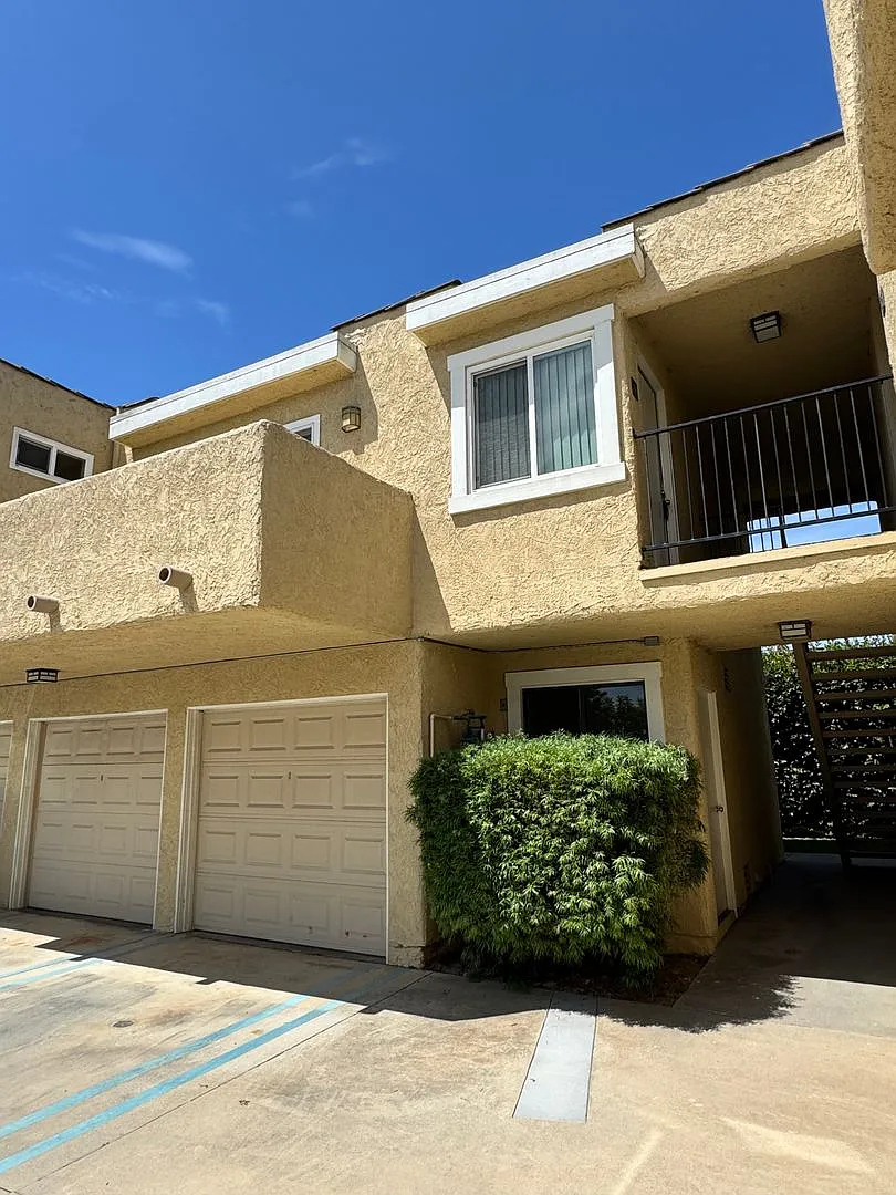 2 Bed, 2 Bath Upstairs Apartment - 17762 Paseo Circle #D — Photo 2