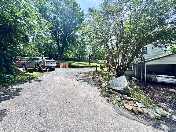 5th image of 5520 N Broadway St #1