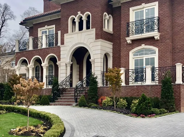 18 Boulevard, Malba, NY 11357