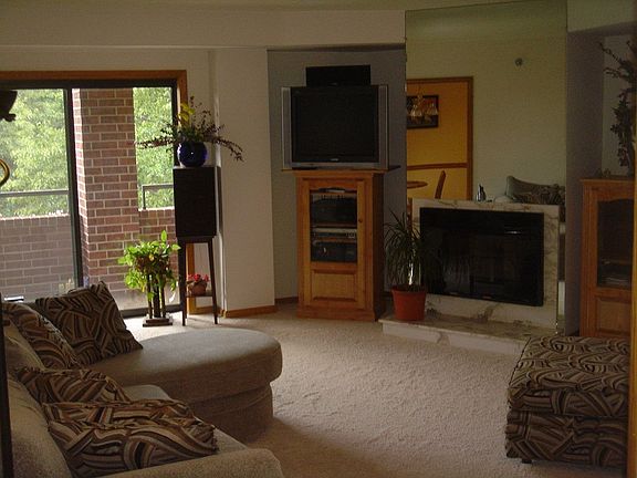 Living Room w/fireplace