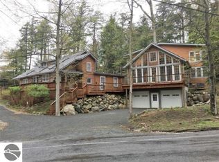 7002 Lakeshore Rd, Manistee, MI 49660