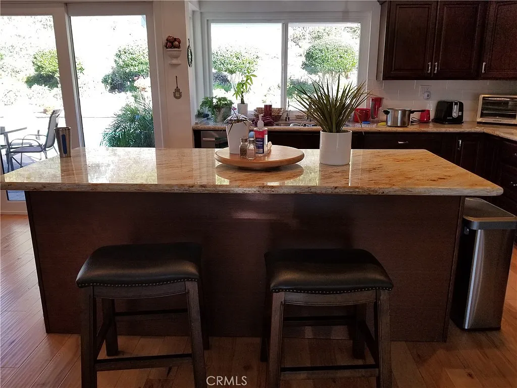 4 bed, 1924 sqft, $7,950 — Photo 4