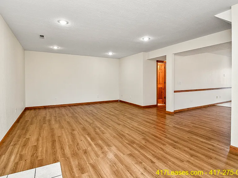 1261 E Lakewood St — Photo 8