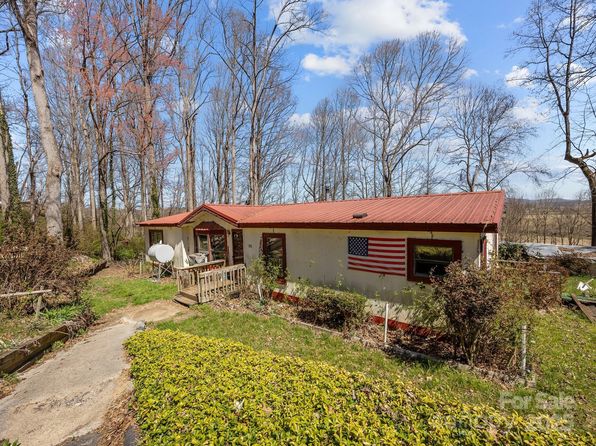 56 Woodscape Dr, Mills River, NC 28759
