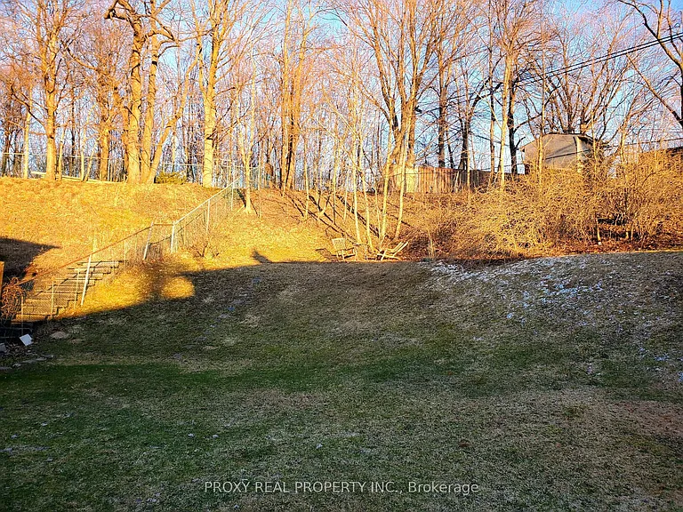 785 Greenfield Cres — Photo 21