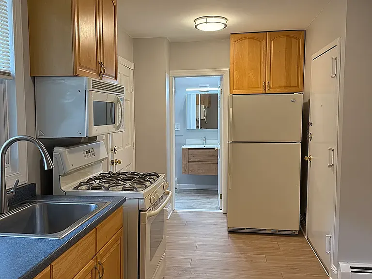 32 North St — Photo 3