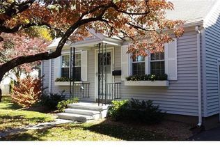 876 Mill Plain Rd, Fairfield, CT 06824