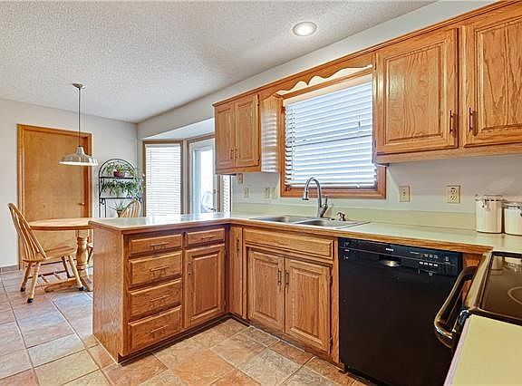 5th image of 6206 W 158th Pl
