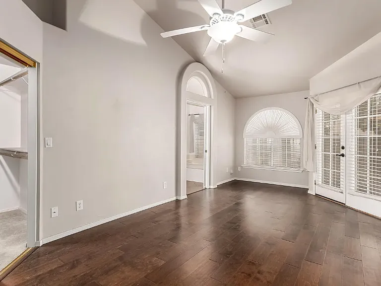517 S Paradise Dr — Photo 11