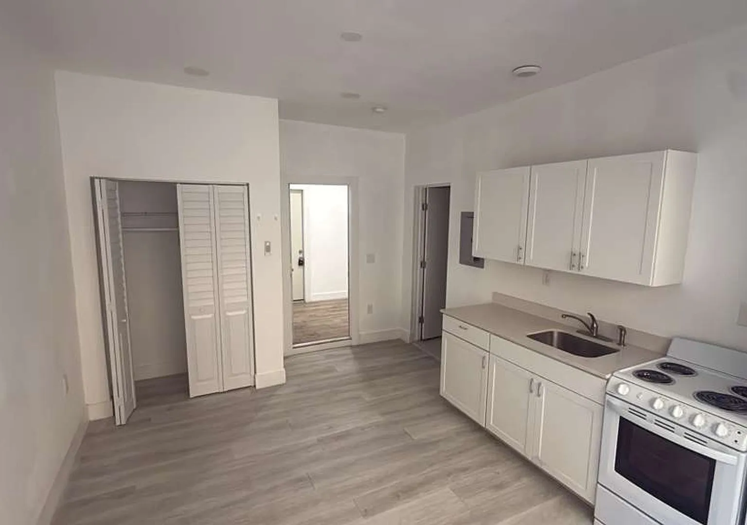 Studio $1,400/mo & 1/1 $1,600/mo, newly renovated in Miami! / Estudio $1,400/mes y 1/1 $1,600/mes... — Photo 1