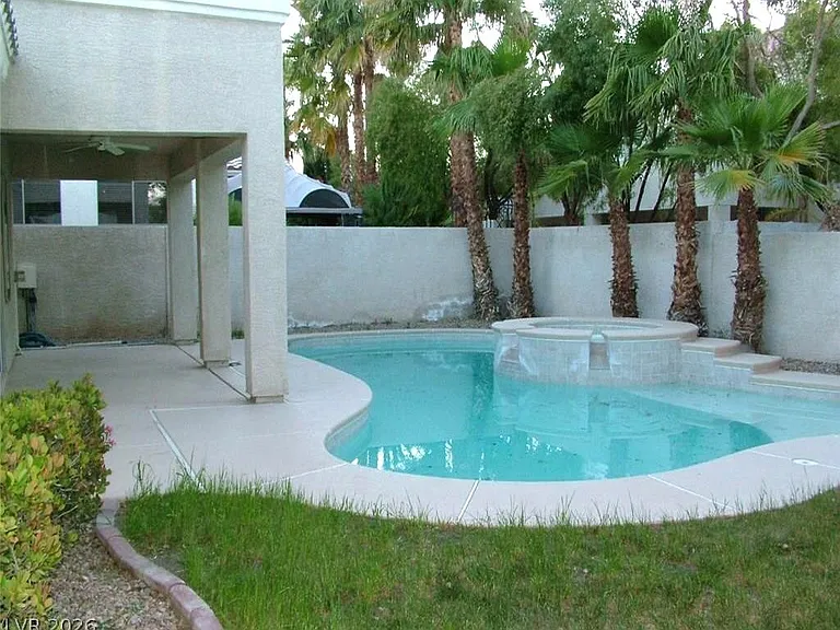 30 Castle Creek Ct — Photo 2