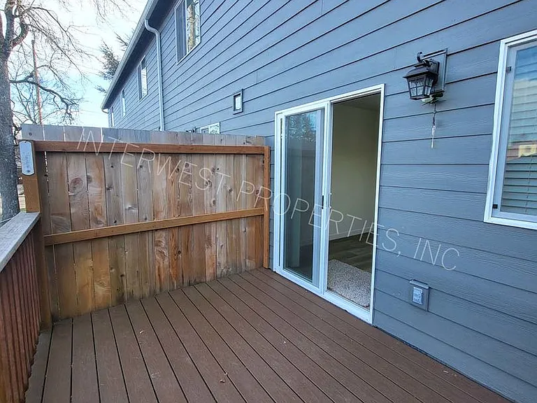 520 NE 128th Ave — Photo 9