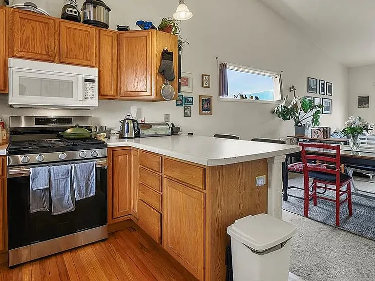 2822 N Cascade Ave — Photo 2