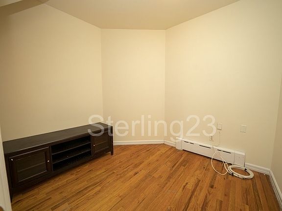 4th image of 1452 28th Ave APT 2R