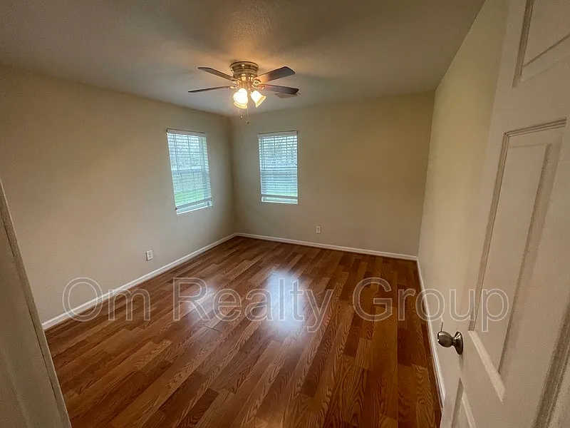 2 bed, 1.0 bath, 900 sqft, $1,100 — Photo 3