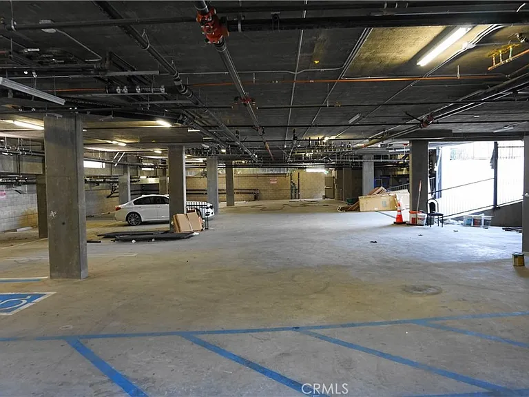 9126 Langdon Ave #303 — Photo 12
