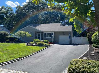 12 Sybil Pl, Smithtown, NY 11787