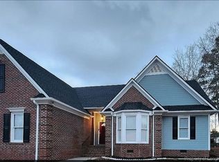 6209 Hedingham Dr, Hope Mills, NC 28348