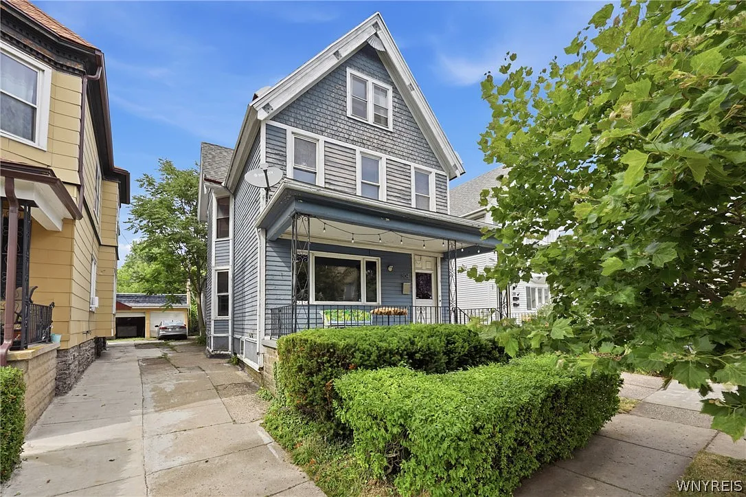 4 bed, 1.5 bath, 1875 sqft, $2,500 — Photo 1