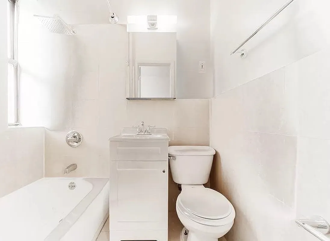 303 West 11th Street — Photo 4