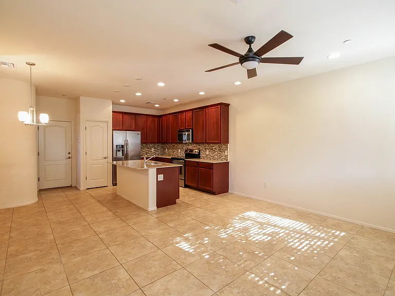 2390 E Blue Diamond Dr — Photo 7