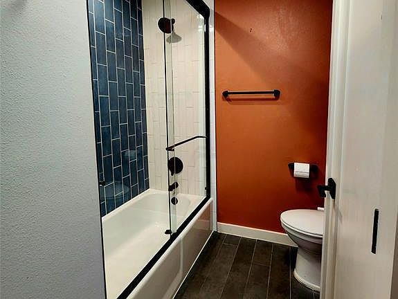 4th image of 4703 Surrey Dr