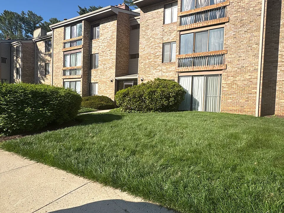 10549 Twin Rivers Rd #2