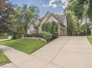 3477 Lakeshore Dr, Waterford, MI
