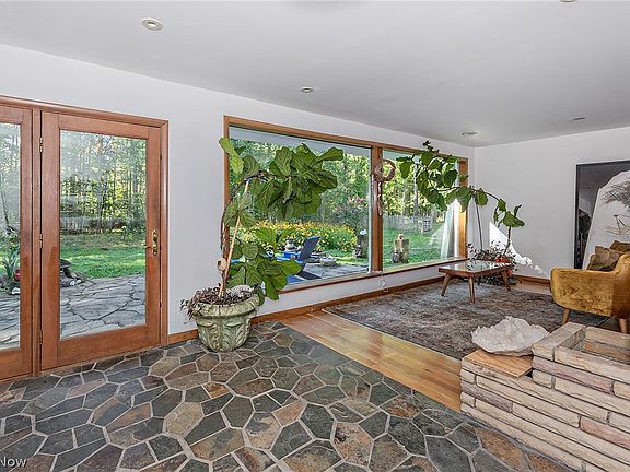 5th image of 8165 Chagrin Mills Rd