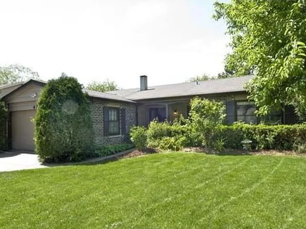 414 Sandy Ln, Libertyville, IL 60048
