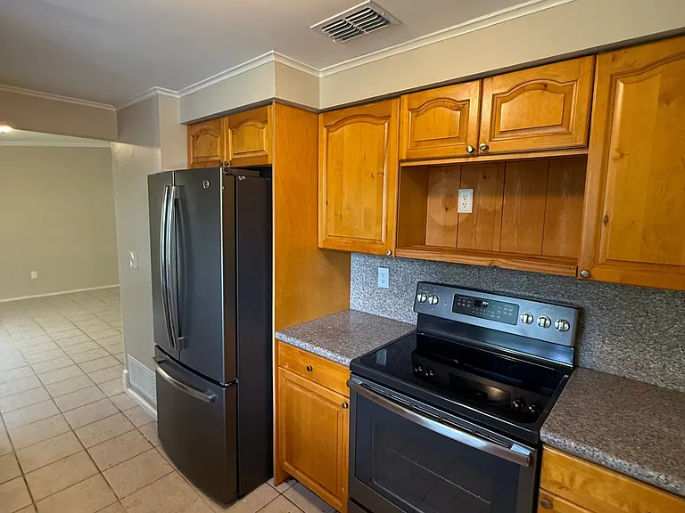 2717 Tina Ln — Photo 6