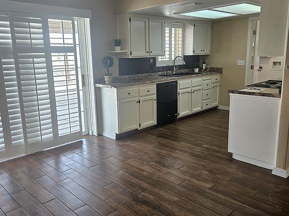 4th image of 3601 Cactus Ridge Dr