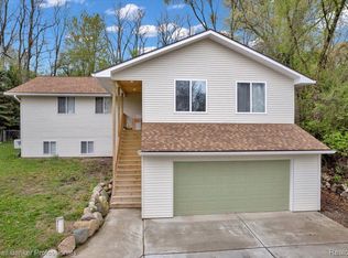 2301 Judah Rd, Orion, MI 48359