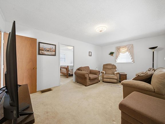 5th image of 555 Bishop Rd