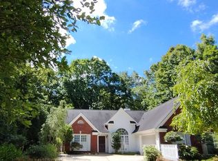5650 Newberry Point Dr, Flowery Branch, GA 30542
