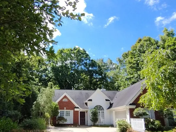 5650 Newberry Point Dr, Flowery Branch, GA 30542
