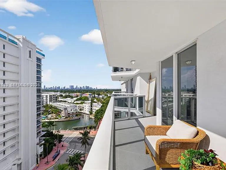 2401 Collins Ave #1406 — Photo 32