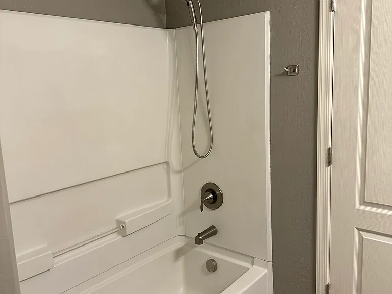 Upstairs Full Bathroom Tub/Shower