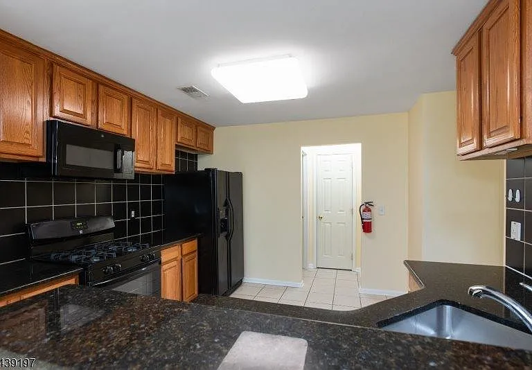 106 Wallace Ct — Photo 4