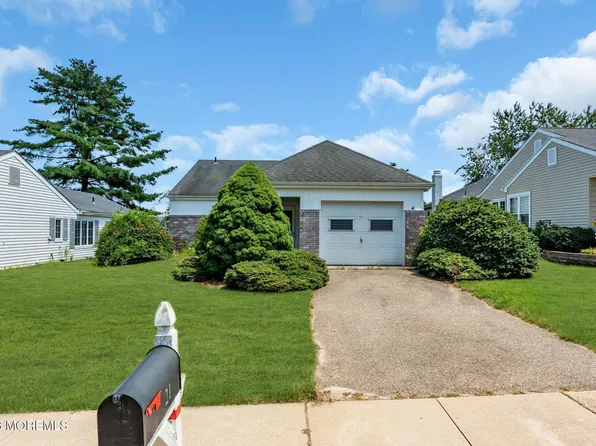 21 Woodstock Lane, Manchester, NJ 08759